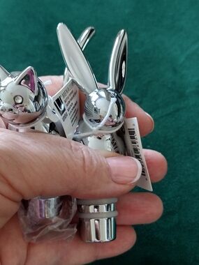 Umbra Shiny Silver tone Bunny & Cat Wine Stoppers
